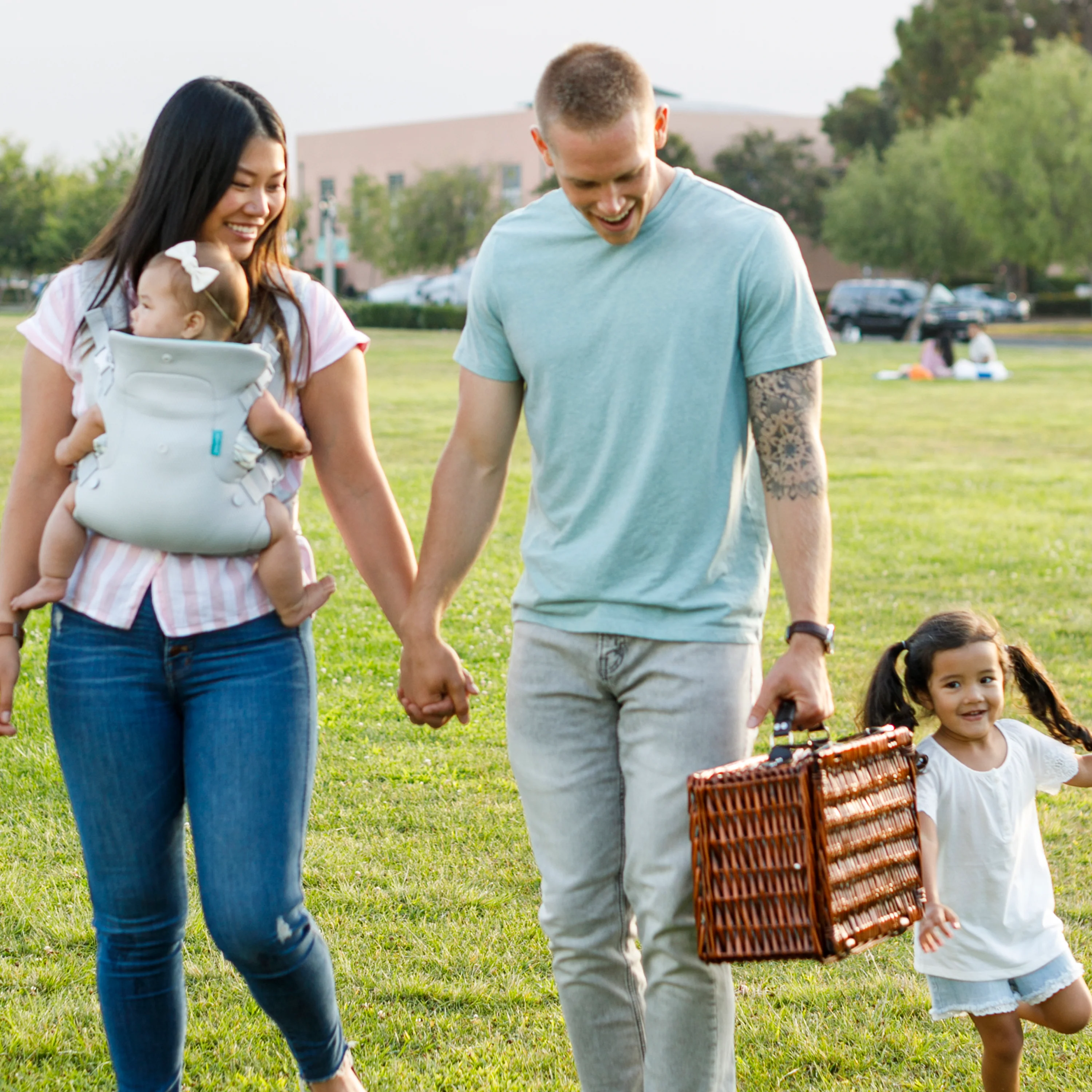 Flip™ 4-in-1 Light & Airy Convertible Carrier - Image 13