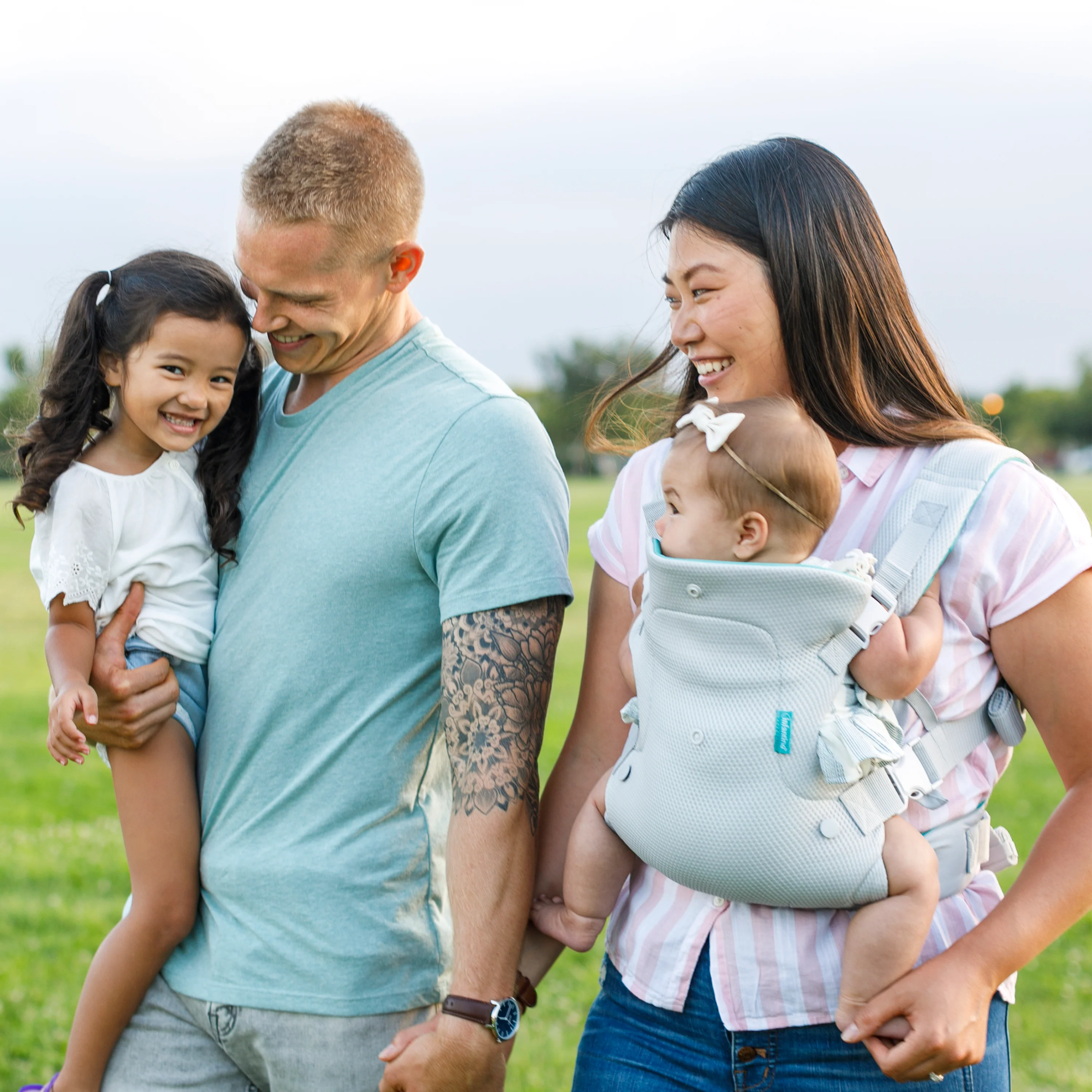 Flip™ 4-in-1 Light & Airy Convertible Carrier - Image 9