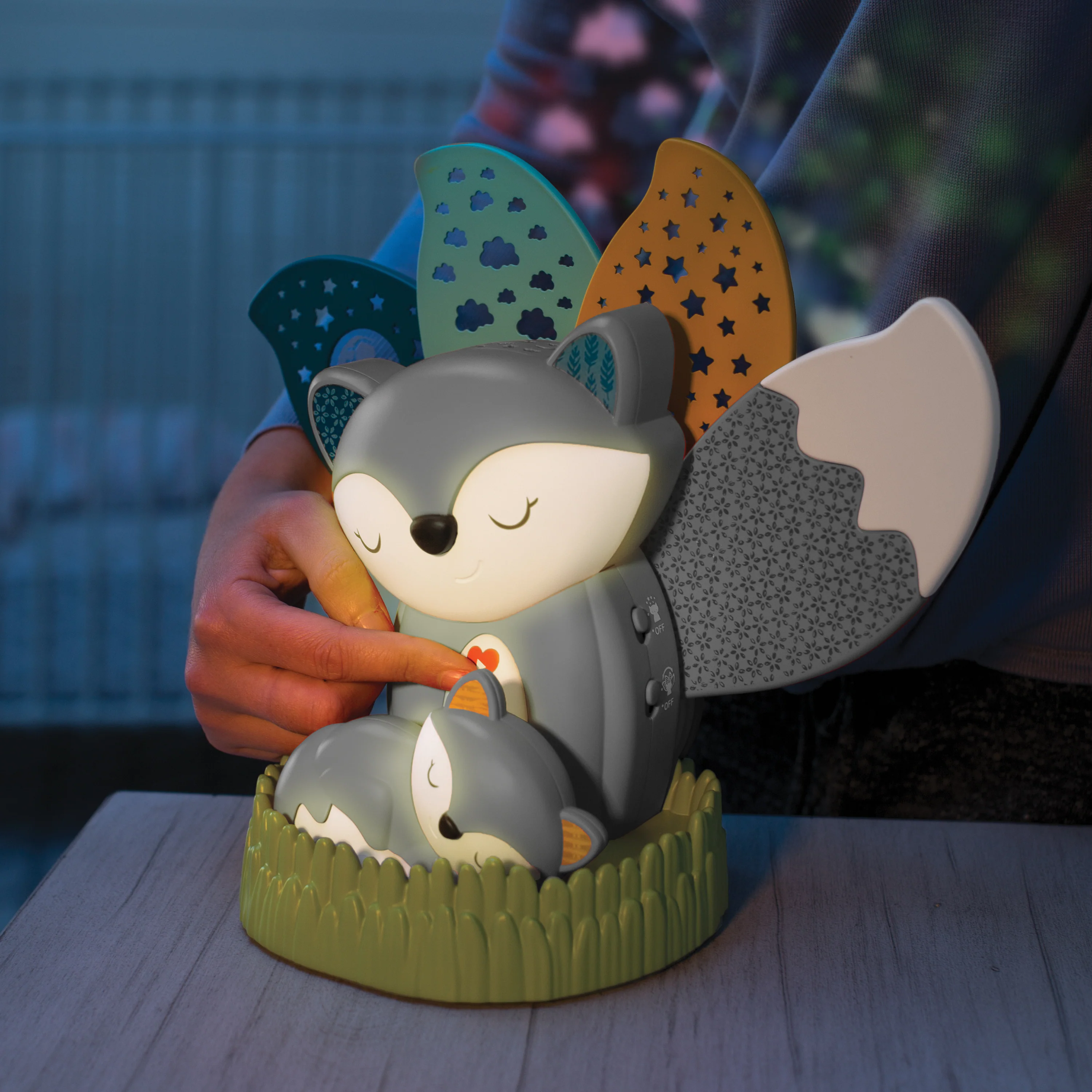 Musical Soother & Night Light Projector Go Gaga - Grey - Image 3